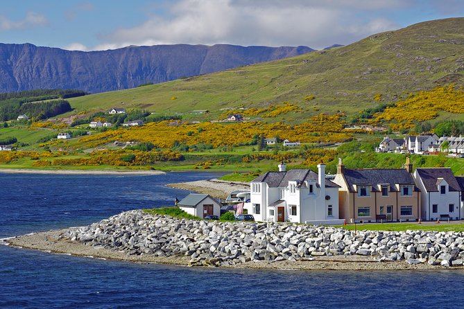 3-Day North Coast 500 Small-Group Tour from Inverness - Day 2: Ardvreck Castle ruins, Smoo Cave floodlit drama, and a relaxed Thurso finish