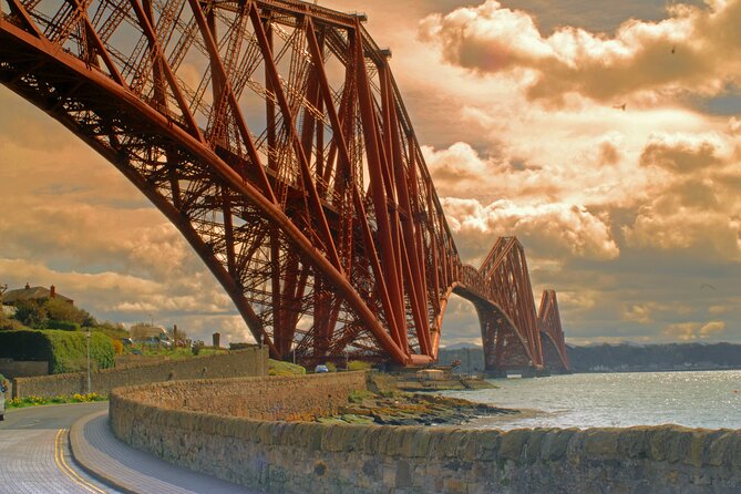 4-Day Isle of Skye & Jacobite Steam Train (train ride included) - Day 2: Castle photos at Eilean Donan, then two nights on Skye