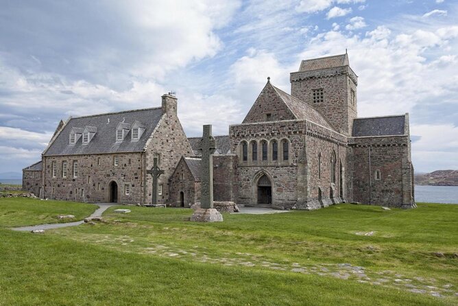 4-Day Magical Mull, Iona & West Highlands Small-Group Tour from Edinburgh - Staffa boat trip to Fingal’s Cave: the payoff is worth the weather gamble