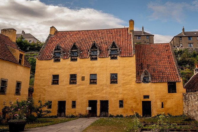 4-Day Outlander Trail Tour from Edinburgh Including Admissions - Day one from Doune Castle to Inverness: castles, Glencoe views, and Jacobite symbols