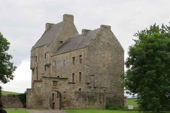 4-Day Outlander Trail Tour from Edinburgh Including Admissions - Who should book this Outlander Trail tour, and who might want a different style