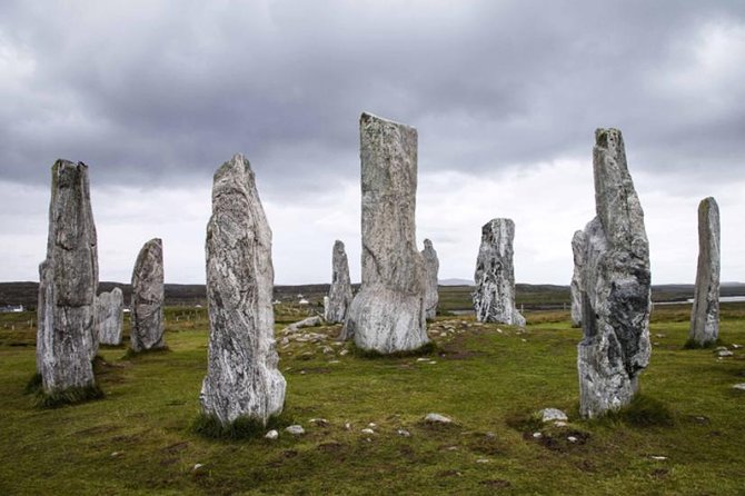 6-Day Outer Hebrides and Isle of Skye Small-Group Tour from Edinburgh - Day 4: Luskentyre beaches, Harris Tweed culture, and crossing toward Portree