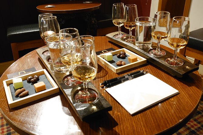Afternoon Whisky Tasting in a Traditional Edinburgh Bar - A Traditional Bar Like a Local, Not a Performance