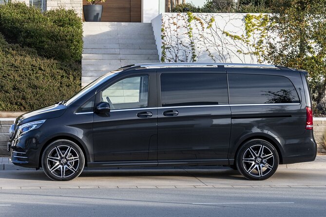 Arrival Transfer: Airport EDI to Edinburgh by Luxury Van - Luxury Van Comfort From EDI to Your Edinburgh Doorstep