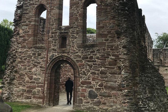 Culloden Battlefield, Clava Cairns and Loch Ness, Urquhart Castle - Timing, pickup, and the 7 to 8 hour rhythm you should plan for