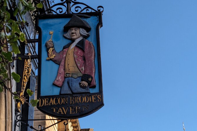 Dark History and Ghost Tour of Edinburgh - Stop 3, Advocates Close and a haunting you can feel