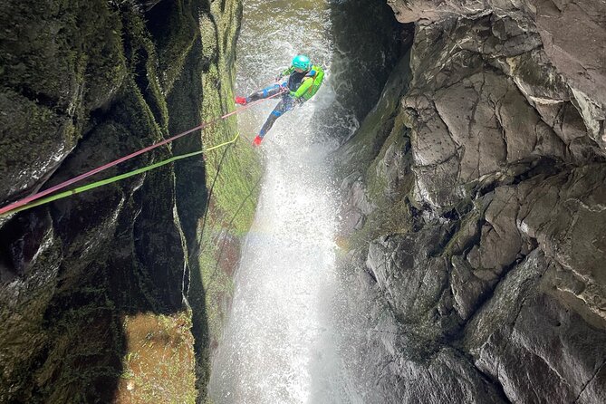Discover Canyoning in Dollar Glen - Beginner-friendly, but still a real challenge