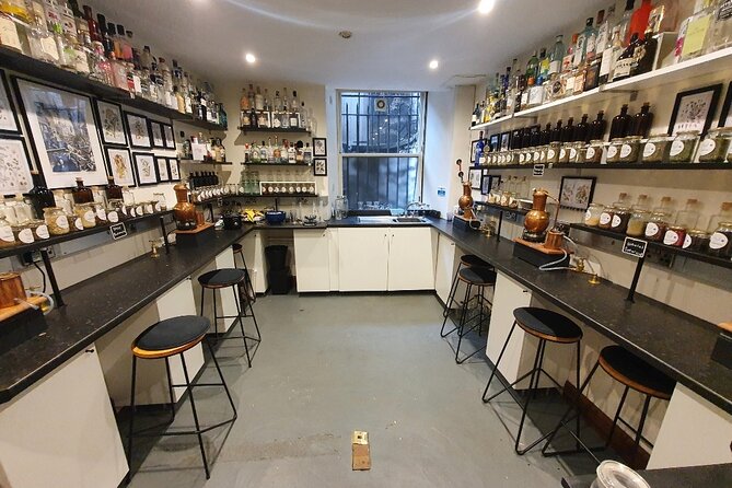Distill a bottle of Gin on mini copper stills - Key highlights to know before you go