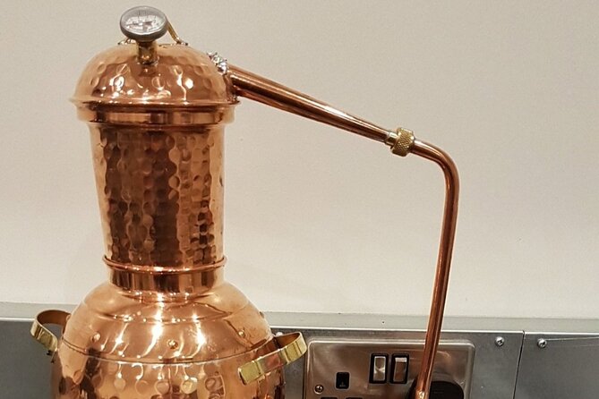 Distill a bottle of Gin on mini copper stills - The full itinerary in plain English: what happens in your 3 hours
