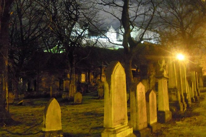 Edinburgh 2 Hour Nighttime Ghost Tour Italian Tour Guide - Italian-speaking guide: how language shapes the night stories