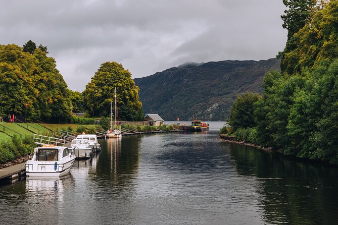 Edinburgh: 3-Day Wild Skye & Loch Ness Hunter Tour with Hostel - Day 3: Commando Memorial, Glencoe legends, and the Kelpies in Falkirk