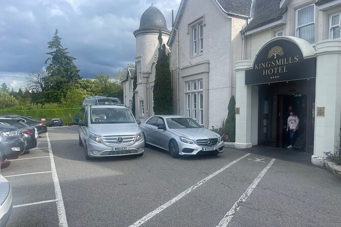 Edinburgh Airport to St Andrews plus return journey private transfer - Meeting your driver in Edinburgh Airport arrivals, EH12 9DN