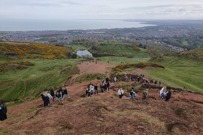 Edinburgh: Arthur's Seat Hike with Local Guide - What to wear and bring for a medium, weather-dependent hike