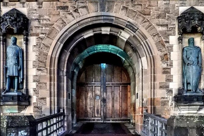 Edinburgh Castle Guided Tour - Tickets Included - Royal Mile start: a quick orientation before you tackle the castle hill