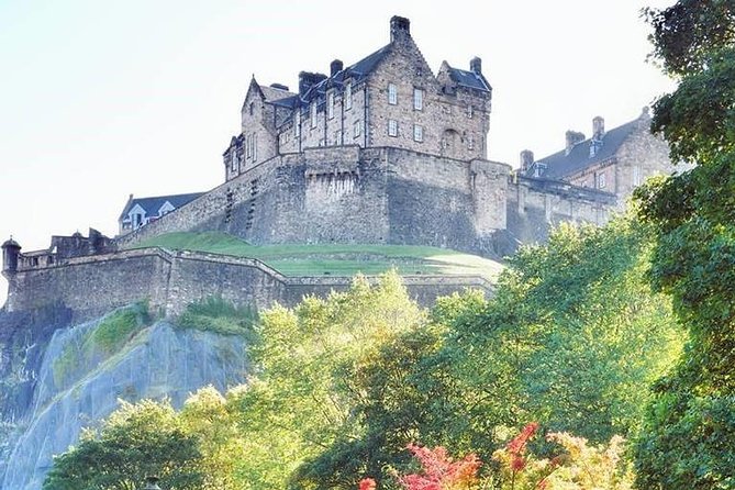 Edinburgh Castle Guided Walking Tour in English - What the guide can show you, and what they cannot
