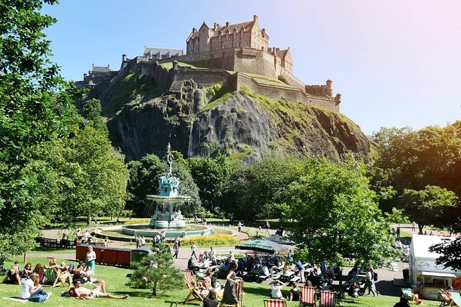 Edinburgh Castle Guided Walking Tour in English - Cold wind, steep steps, and the real walking time
