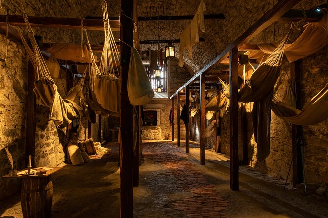 Edinburgh Castle: Guided Walking Tour with Entry Ticket - Free time after the tour: go into the buildings when you feel like it