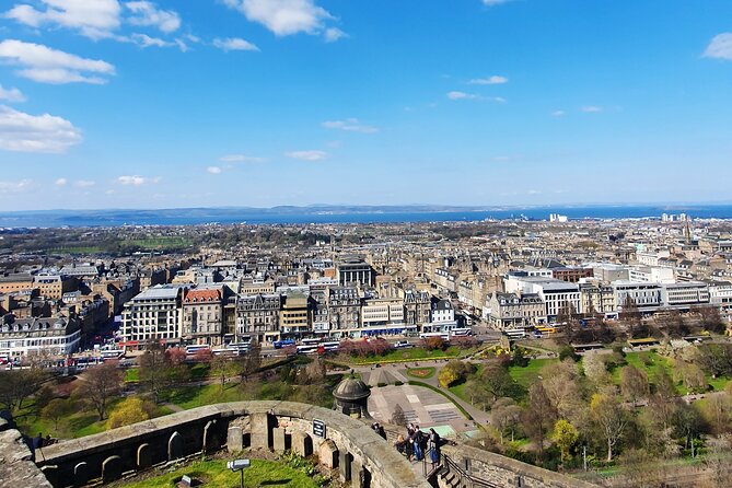 Edinburgh Castle Highlights Tour with Tickets, Map, and Guide - Gatehouse entry and Argyle Battery, where the views do the talking
