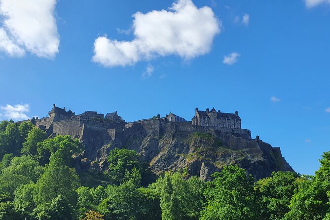 Edinburgh Castle Highlights Tour with Tickets, Map, and Guide - Hawkhill climbs: prisoners, current residents, and a working garrison reality
