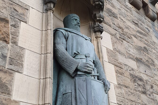 Edinburgh Castle Highlights Tour with Tickets, Map, and Guide - Walking, timing, and why the weather matters in Scotland