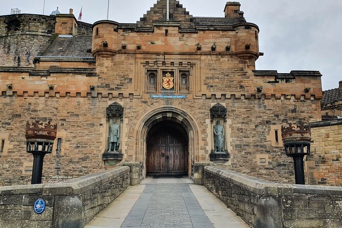 Edinburgh Castle Highlights Tour with Tickets, Map, and Guide - Timing tips for the One O’clock gun and Castle of Light days