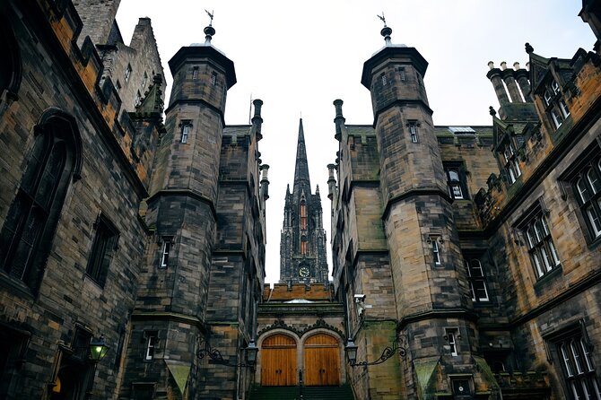 Edinburgh Castle & Old Town Small Group Guided Tour - Entering Edinburgh Castle with your guide: highlights in about 50 minutes