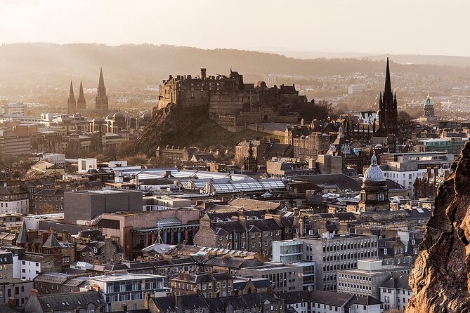 Edinburgh Castle & Royal Mile Walking Tour - Ticket Included - Hearing the guide in a crowded place
