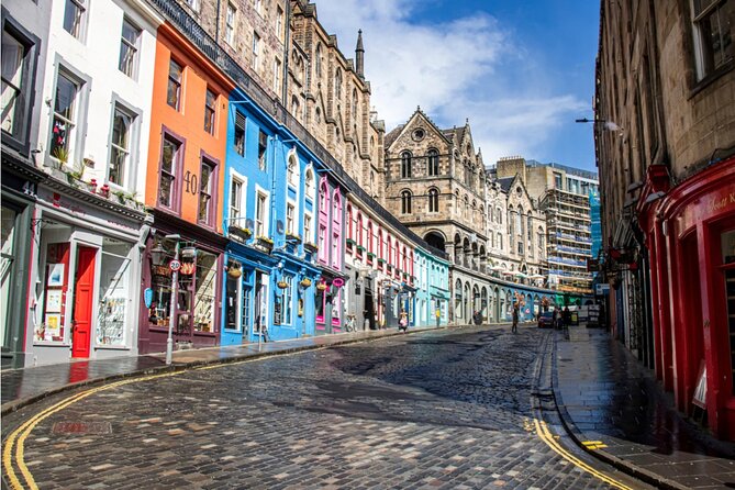 Edinburgh City of Wizards Exploration Game and Tour - Starting at Edinburgh City Chambers: your first clue and your easiest win