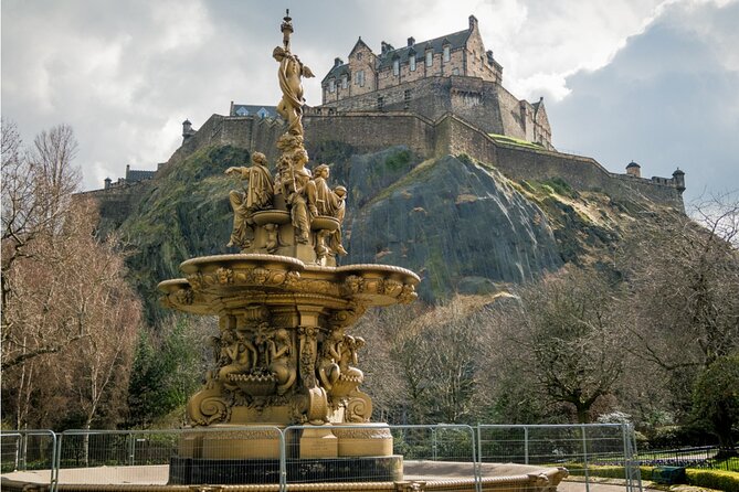 Edinburgh City of Wizards Exploration Game and Tour - Riddle’s Close: the side-street puzzle moment