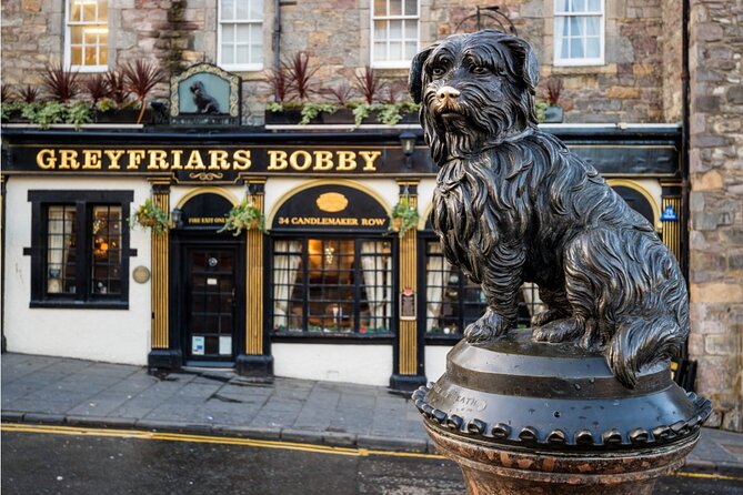 Edinburgh City of Wizards Exploration Game and Tour - Greyfriars Bobby Statue: story pay-off and photo time