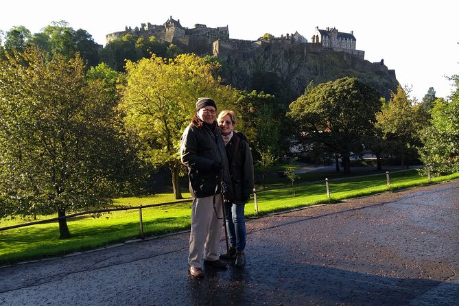 Edinburgh Custom Private Tour with a Local, see the city unscripted - The big viewpoint stop: Edinburgh Castle and the Crown Jewels