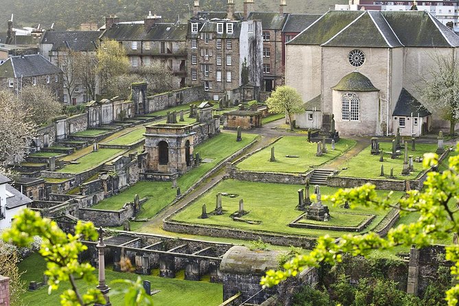 Edinburgh Darkside Walking Tour: Mysteries, Murder and Legends - Royal Mile kickoff: where Edinburgh’s dark stories start