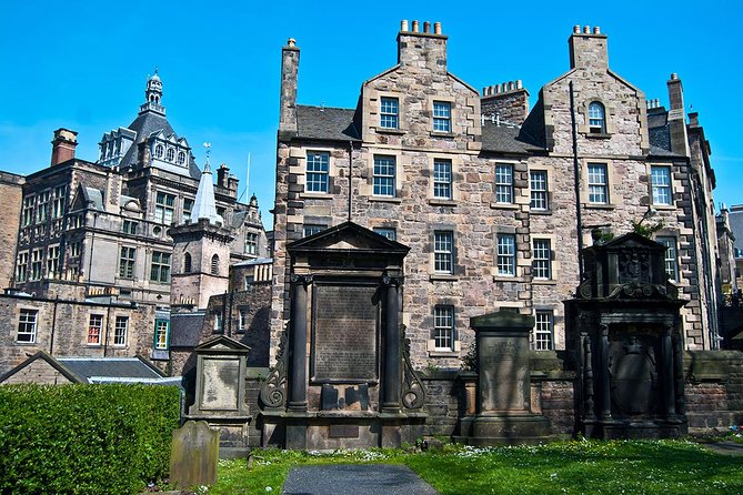 Edinburgh Darkside Walking Tour: Mysteries, Murder and Legends - Practical tips for the night walk, including hills and cold