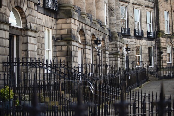 Edinburgh: Dean Village & New Town Walking Tour - Melville Monument and the colonial-era thread you cannot ignore