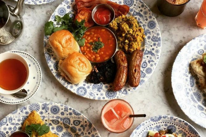 Edinburgh Food Tour with a Local Foodie Custom & Private - The Old Town Stroll: Pubs, Ingredients, and Food Culture on Foot