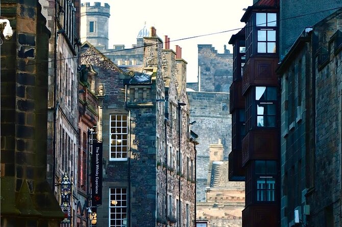 Edinburgh Food Tour with Scotch, Haggis, a Secret Dish & More - Landmark walk stop 1: Grassmarket’s pubs, shops, and views