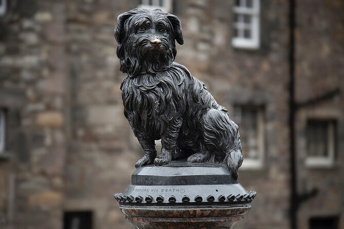 Edinburgh Full Day Walking Tour with Castle Included -Small Group - Heart of Midlothian, closes, and how the Royal Mile worked for real