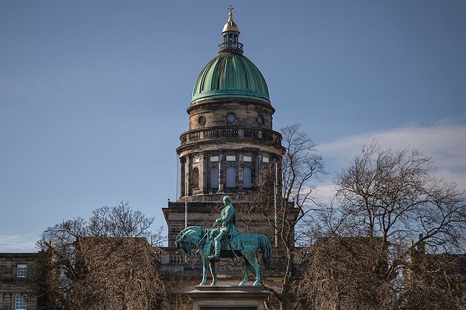 Edinburgh Full Day Walking Tour with Castle Included -Small Group - Greyfriars Bobby and the Kirkyard stories that stick