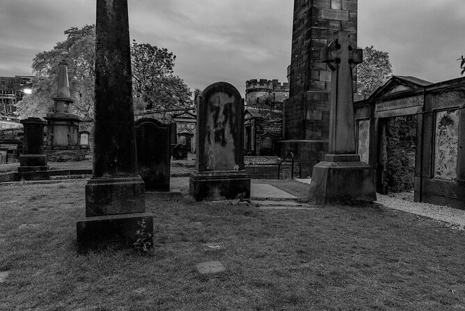 Edinburgh Ghost Tour: Mysteries, Legends and Murders - The vibe: why this Edinburgh ghost walk feels different