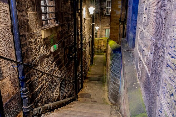 Edinburgh Ghost Tour: Mysteries, Legends and Murders - Stop 0: corpse black markets, Burke and Hare, and serial-killer lore