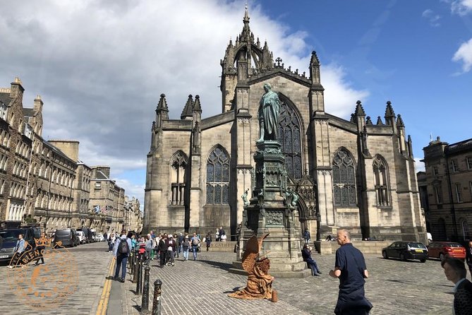 Edinburgh Half Day Guided Private Tour in a Premium Minivan - Old Town and Royal Mile Closes, where Edinburgh’s big stories feel close