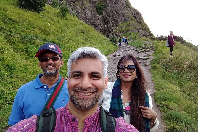 Edinburgh Highlights & Hidden Gems: Private Tour with a Local - Old Town streets, whisky sampling in pubs, and staying in control