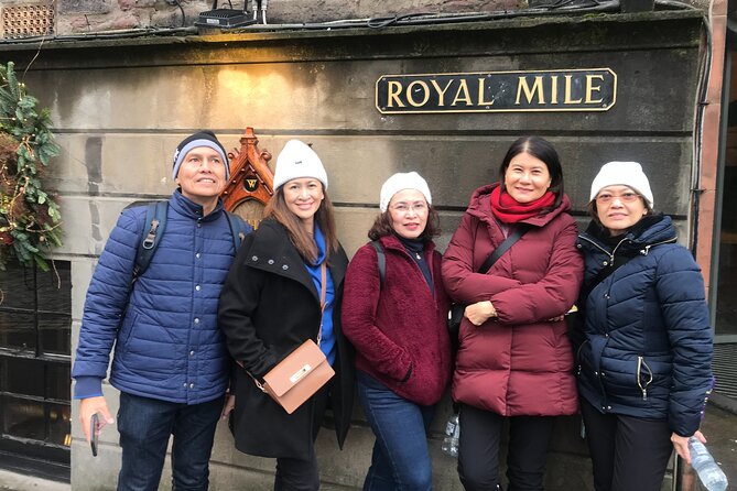 Edinburgh Highlights & Hidden Gems: Private Tour with a Local - Eating Scottish dishes with a locals-focused street-food stop