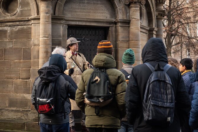 Edinburgh Historical Gems Tour with Whisky & Local Flavours - Start at 1:00 pm, meet at 192 High St, and stay in a manageable group