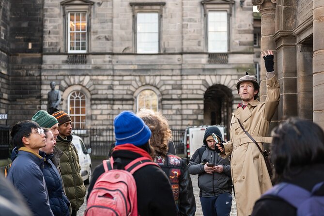 Edinburgh Historical Gems Tour with Whisky & Local Flavours - Canongate closes: the off-route corners that make the city feel lived-in