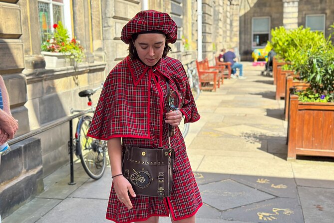 Edinburgh Historical Gems Tour with Whisky & Local Flavours - Holyroodhouse finish: a surreal Mary Queen of Scots connection