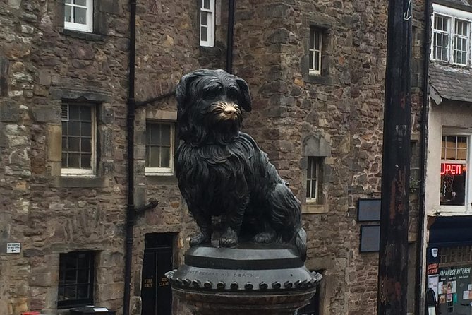 Edinburgh: History Lovers Old Town Walking Tour - Royal Mile at the end: 1400s Edinburgh in a photo-friendly finish