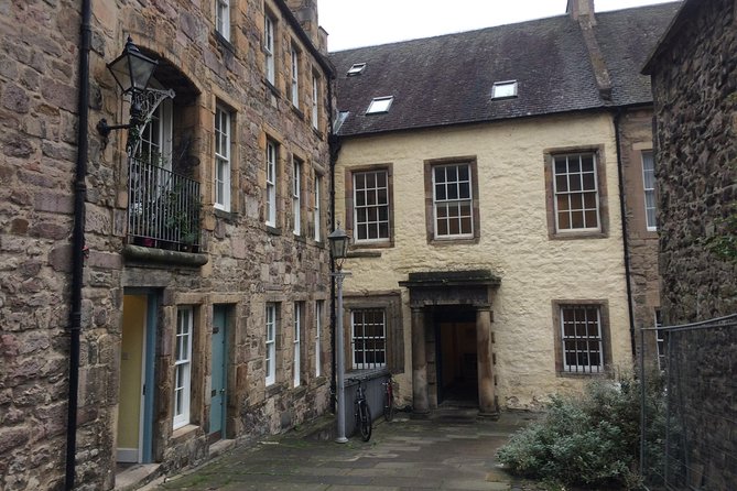 Edinburgh: History Lovers Old Town Walking Tour - Grassmarket: Castle views and pubs tied to hangings and body snatchers