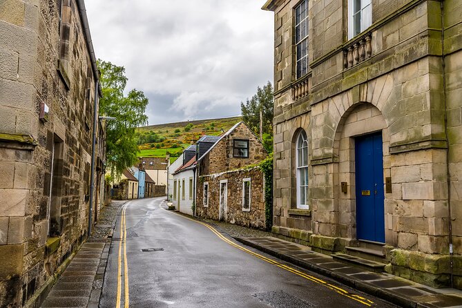 Edinburgh: Mary Queen of Scots Privately Guided Luxury Day Tour - Stirling Castle with costumed characters and Mary at age nine months