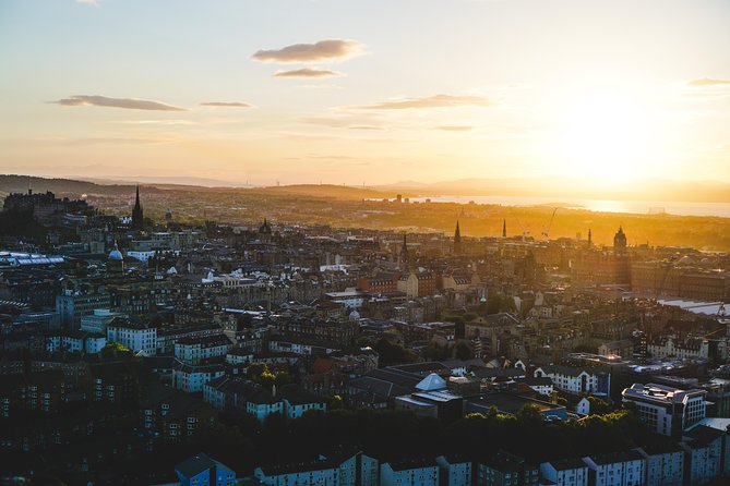 Edinburgh Night Tour with a Local Guide: Private & 100% Personalized - Cowgate energy: pub crawl style or live music, depending on your mood